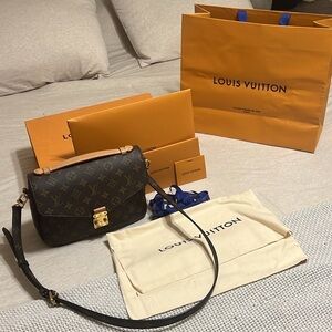 Louis Vuitton Brown and Gold Crossbody Bag
OPEN TO REASONABLE OFFERS 🥳🤩